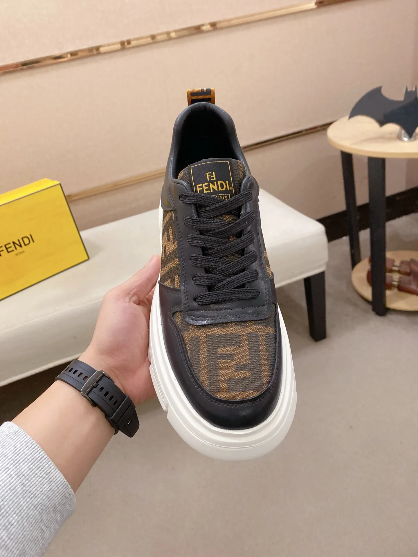 Factory price 400💰 (fendi) New style 👊🏻 upper 🇮🇹 imported cowhide fabric 🇩🇪 lining imported sheepskin lining. The original outsole is molded to highlight the identity of every man, and the upper foot is elegant and stable🚶🏻🚶🏻The high-end custom counters reproduce the original version📯No matter the wind or rain, the shoe last remains unchanged and can withstand the verification of time🔍️,🔵 Size: 38-44